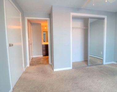 4201 Fairway Drive E - Photo Thumbnail 9