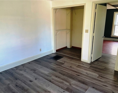 7 Wells Avenue - Photo Thumbnail 5