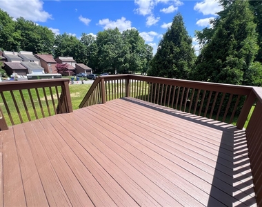 131 Broxbourne Drive - Photo Thumbnail 6