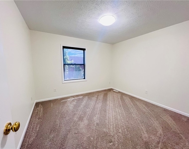 131 Broxbourne Drive - Photo Thumbnail 12