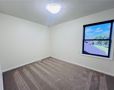 131 Broxbourne Drive - Photo Thumbnail 14