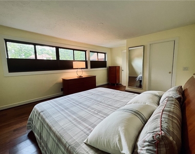 27 Hoyt Place - Photo Thumbnail 15