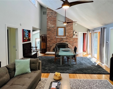 27 Hoyt Place - Photo Thumbnail 2