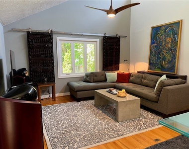 27 Hoyt Place - Photo Thumbnail 3
