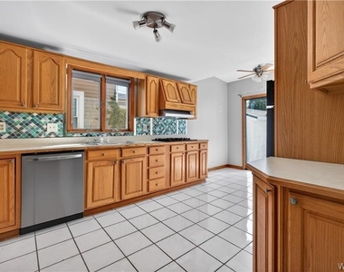 172 Tremont Avenue - Photo Thumbnail 4