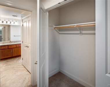591 Terrace Boulevard - Photo Thumbnail 8