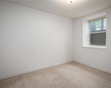 591 Terrace Boulevard - Photo Thumbnail 5