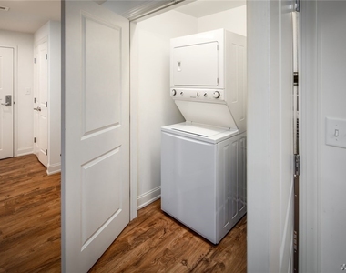 591 Terrace Boulevard - Photo Thumbnail 9