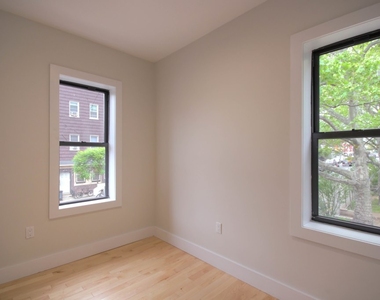 867 Metropolitan Avenue - Photo Thumbnail 2