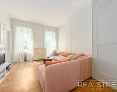 431 Clinton St - Photo Thumbnail 3