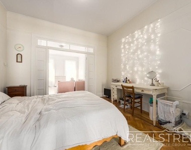 431 Clinton St - Photo Thumbnail 4