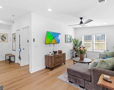 758 Braemar Avenue Sw - Photo Thumbnail 2