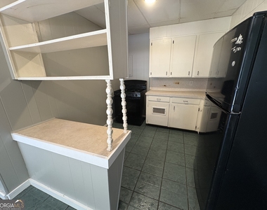 207 Reynolds Street - Photo Thumbnail 2