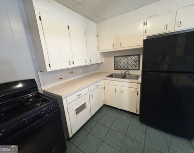 207 Reynolds Street - Photo Thumbnail 3
