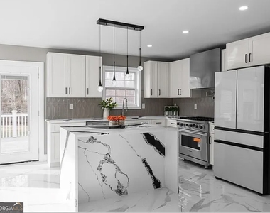7530 Spalding Lane - Photo Thumbnail 10
