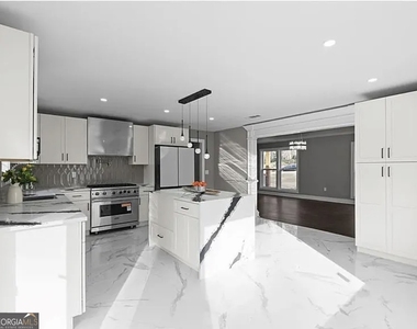 7530 Spalding Lane - Photo Thumbnail 11