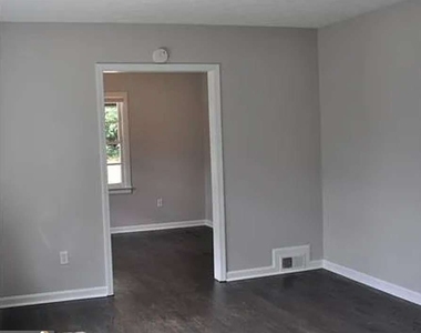 2113 Seavey Drive - Photo Thumbnail 2