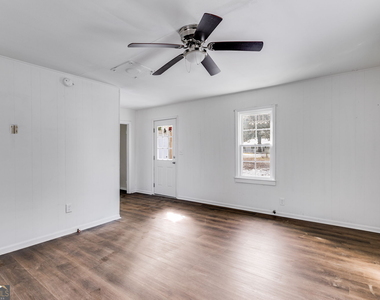 734 W College Street - Photo Thumbnail 13