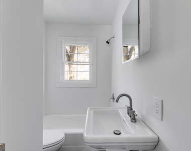 734 W College Street - Photo Thumbnail 15