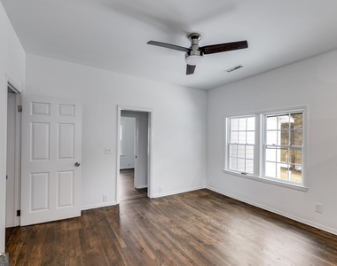 734 W College Street - Photo Thumbnail 7