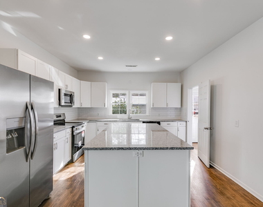 734 W College Street - Photo Thumbnail 6
