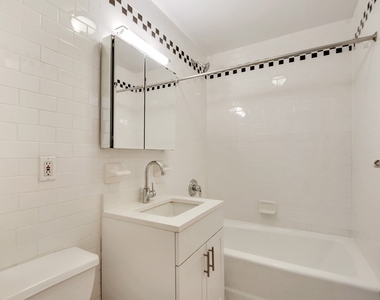 East 61st - Photo Thumbnail 6