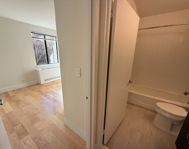 West 53rd Street - Photo Thumbnail 2