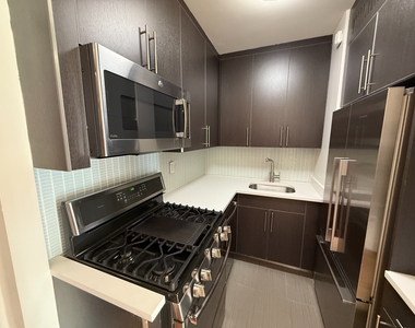 West 53rd Street - Photo Thumbnail 6