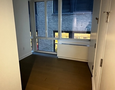 5th Avenue - Photo Thumbnail 8