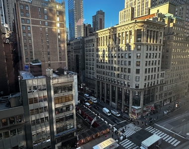 5th Avenue - Photo Thumbnail 4