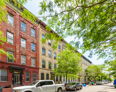 319 Jefferson Street - Photo Thumbnail 8