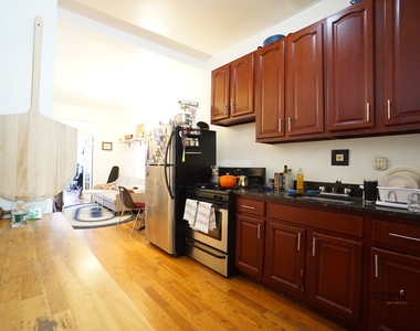 319 Jefferson Street - Photo Thumbnail 9