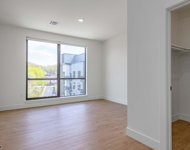 555 Northfield Ave - Photo Thumbnail 23