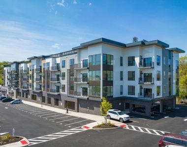 555 Northfield Ave - Photo Thumbnail 1