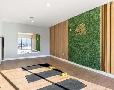 555 Northfield Ave - Photo Thumbnail 17