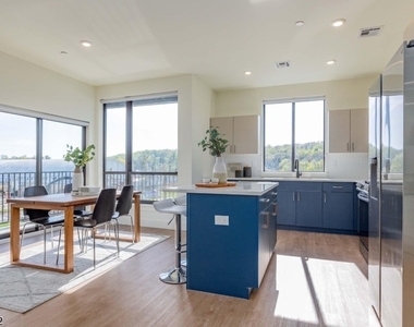 555 Northfield Ave - Photo Thumbnail 4
