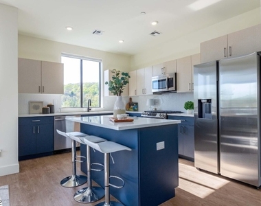 555 Northfield Ave - Photo Thumbnail 5