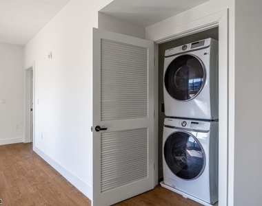 555 Northfield Ave - Photo Thumbnail 28