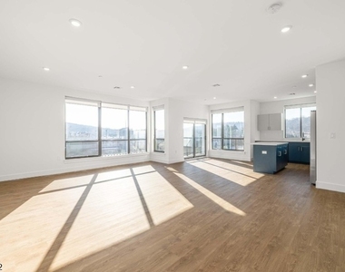 555 Northfield Ave - Photo Thumbnail 22