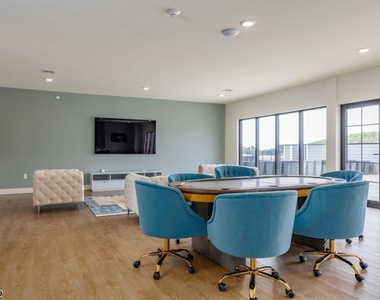 555 Northfield Ave - Photo Thumbnail 14