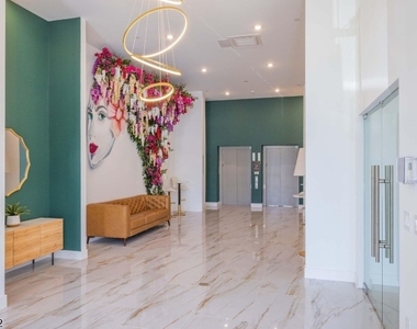 555 Northfield Ave - Photo Thumbnail 9
