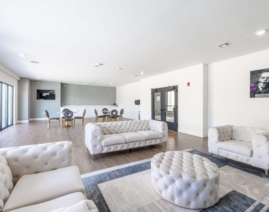 555 Northfield Ave - Photo Thumbnail 12