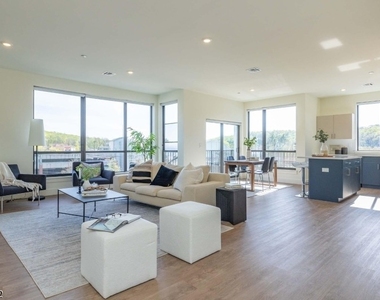 555 Northfield Ave - Photo Thumbnail 2