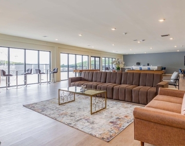 555 Northfield Ave - Photo Thumbnail 13