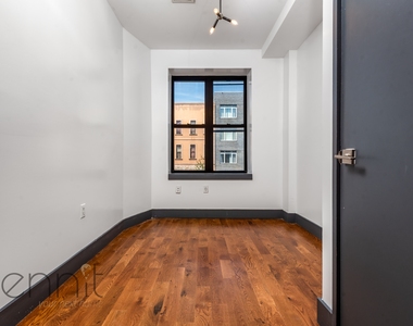 174 Knickerbocker Avenue - Photo Thumbnail 4