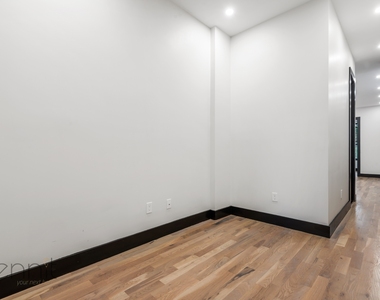 127 Thames Street - Photo Thumbnail 3