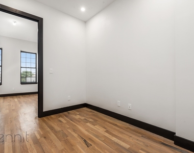 127 Thames Street - Photo Thumbnail 5