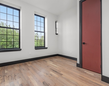 127 Thames Street - Photo Thumbnail 8