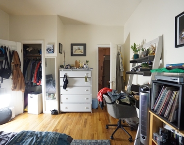 1354 Willoughby Avenue - Photo Thumbnail 9
