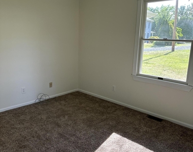 164 Everett Road - Photo Thumbnail 14